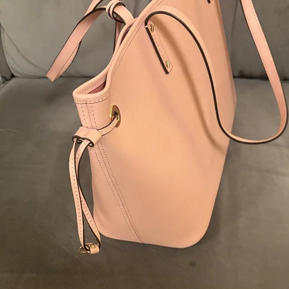 Michael Kors Jetset Light Pink Tote with Gold Accents With Wristlet - Picture 7 of 16